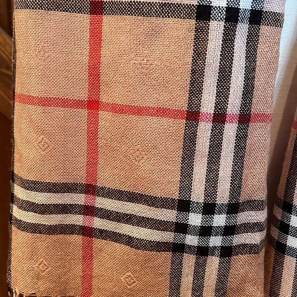 Popular colors scarf Not Burberry - Picture 3 of 6